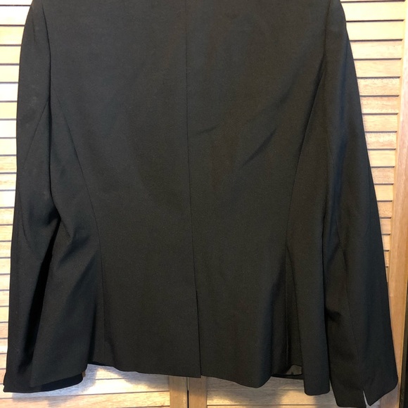 Modern suit jacket. - Picture 3 of 4